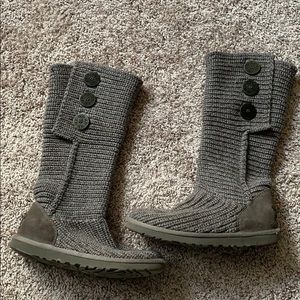 Gray sweater uggs